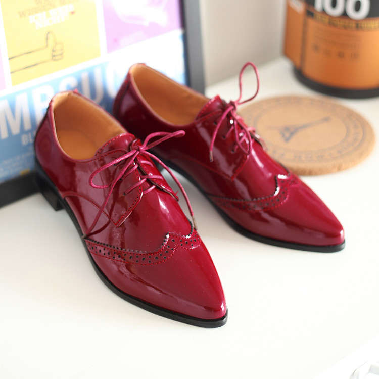Women's Patent Leather Brogue Mid Heel Lace-Up Pointed Toe Shoes
