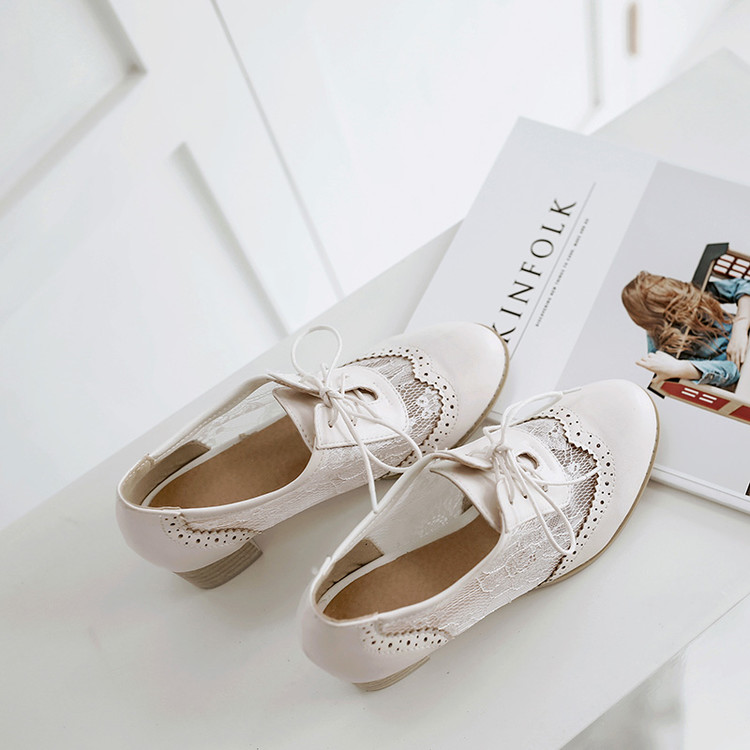 Women's British Style Brogue Flat Shoes with Cutout Details - Image 4