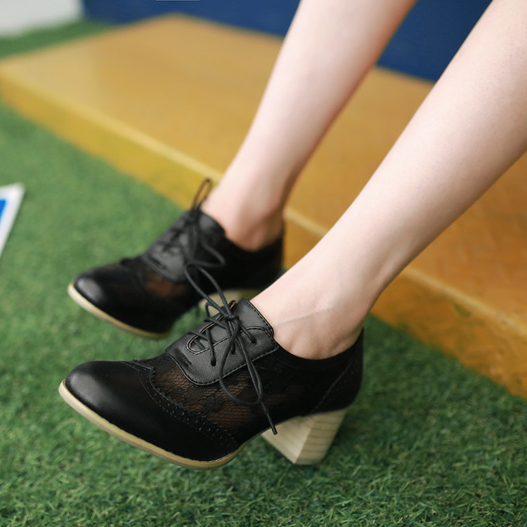 Women's British Style Brogue Flat Shoes with Cutout Details - Image 2