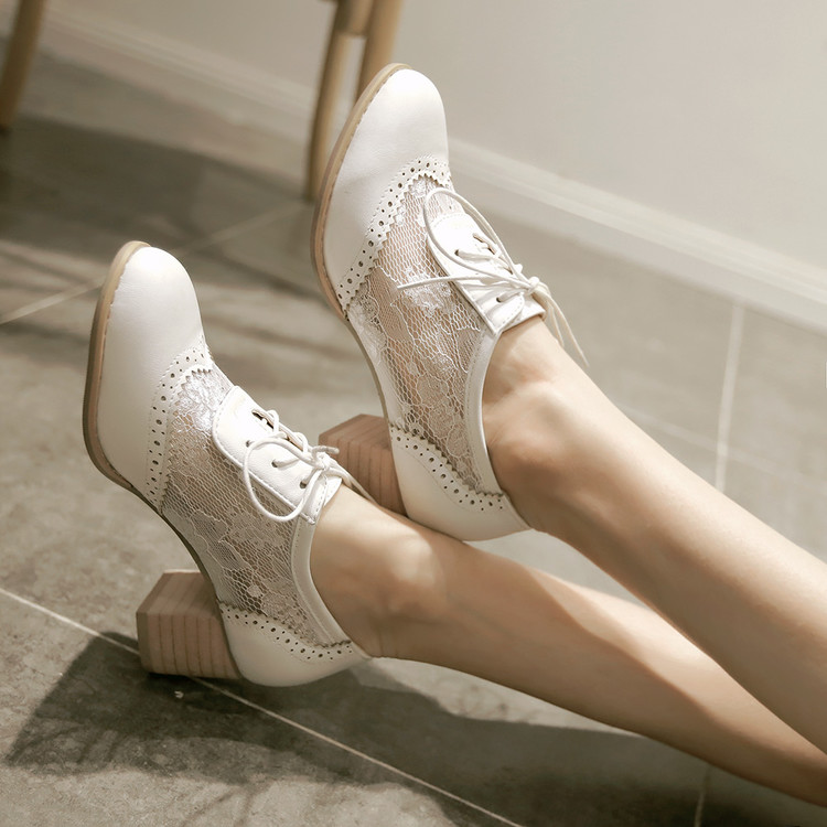 Women's British Style Brogue Flat Shoes with Cutout Details