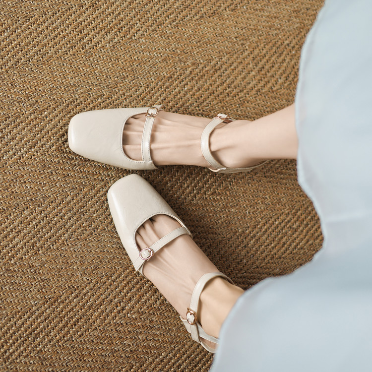Women's Closed Toe Block Heel Sandals - Summer 2025 - Image 4